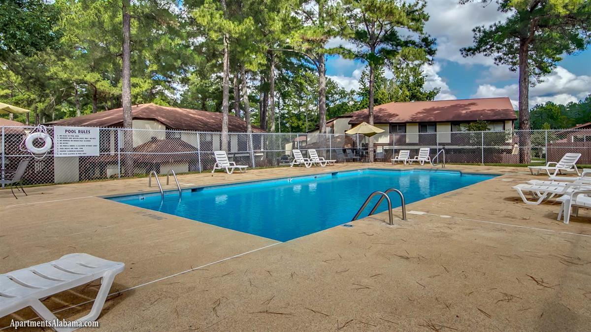 Indian Lake Townhomes Apartment in Northport, AL