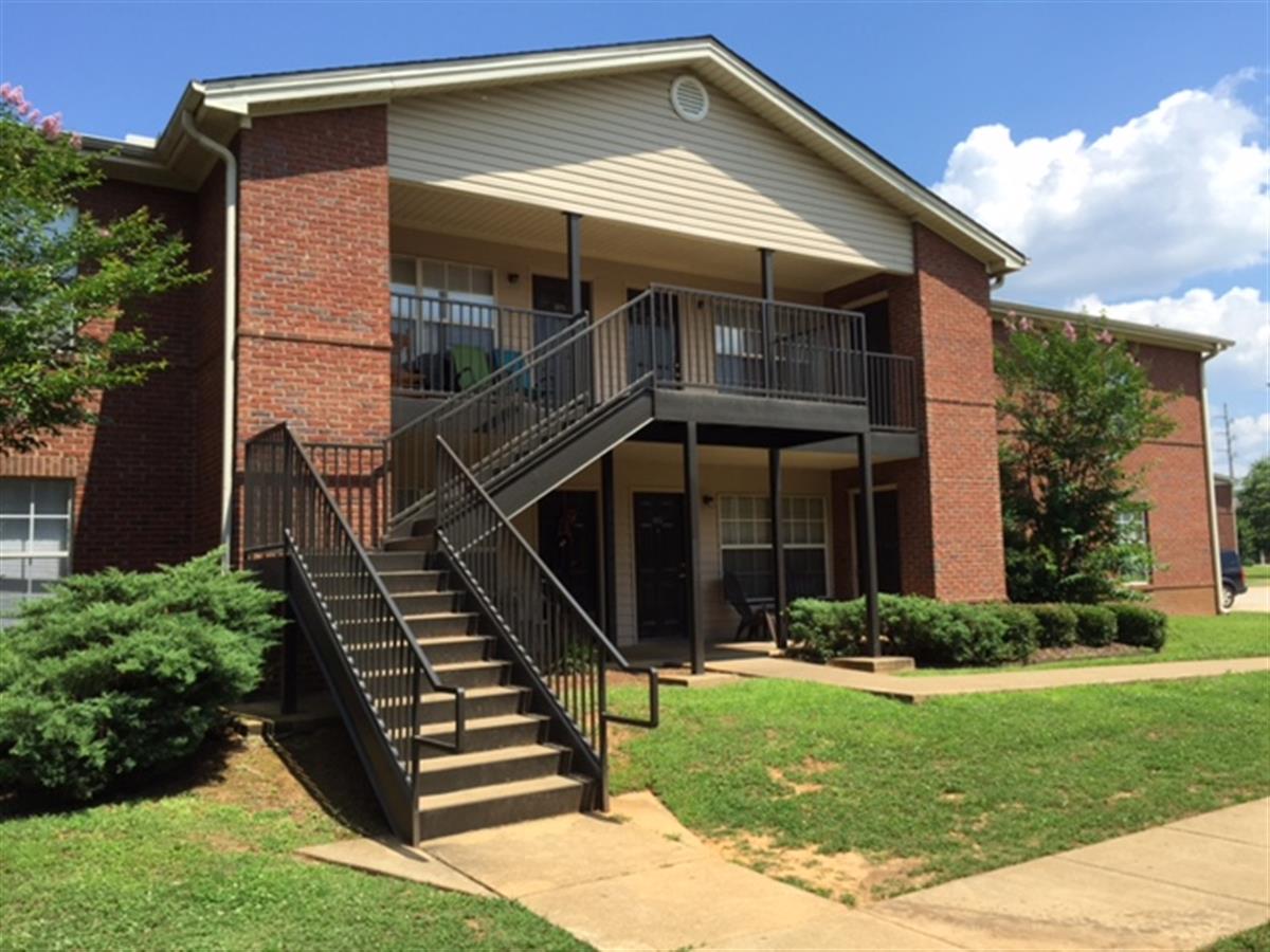Hampton Point Apartment in Northport, AL