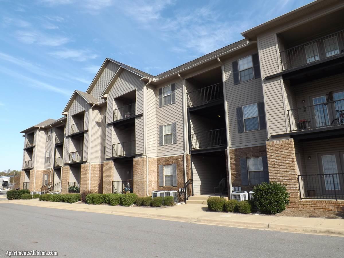 Summit Condominiums Apartment in Tuscaloosa, AL
